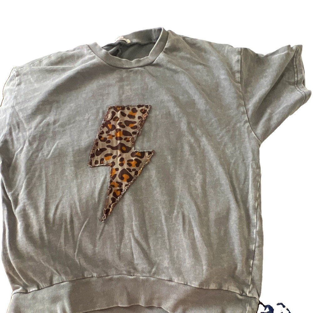 Easel Women's Gray Crewneck Pullover Sweatshirt Relaxed Leopard Graphic S